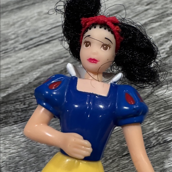 McDonald’s | Disney: Snow White & Pocahontas Miniature Dolls - Happy Meal Toys - Picture 8 of 14